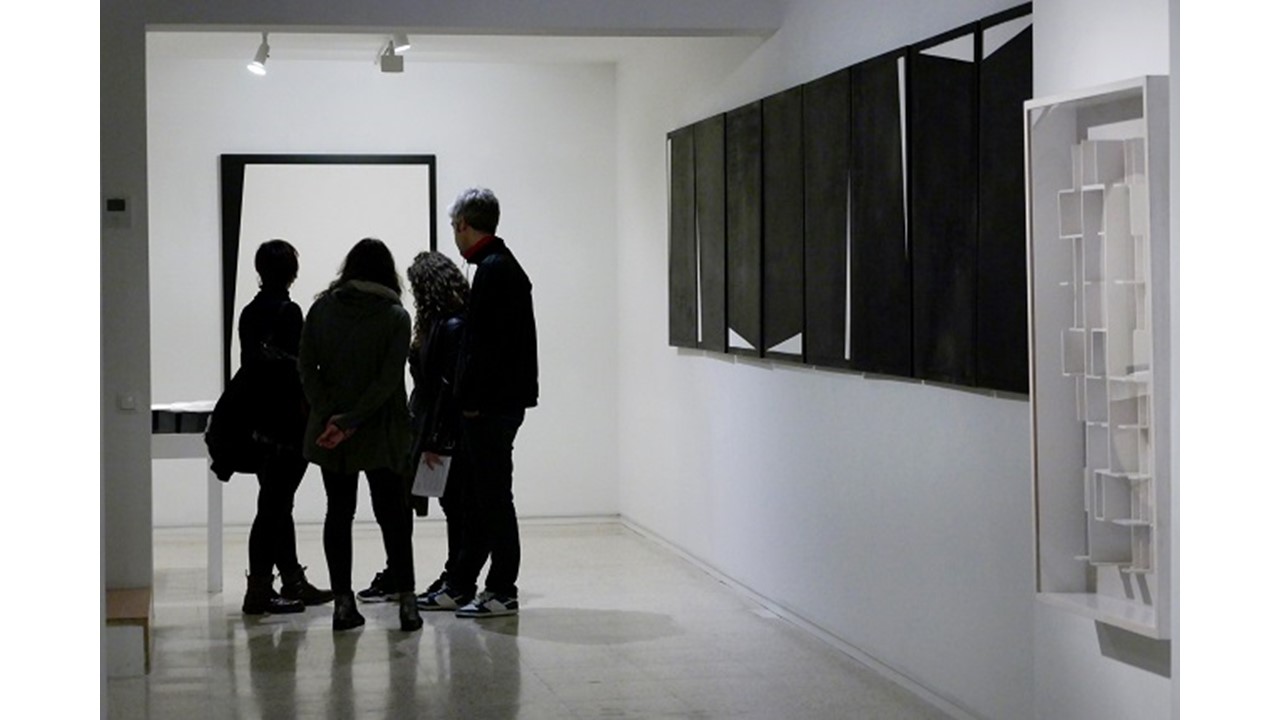 Vista de la exposición "Horizontes" de Elena Asins en Galería Freijo, 2020. Inauguración.