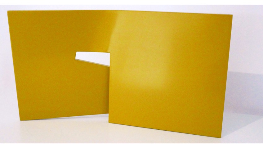 "Imposible 1", 2012, repainted in lacquer in 2021. 26,7 x 47 x 6 cm. Galería Freijo, 2022.