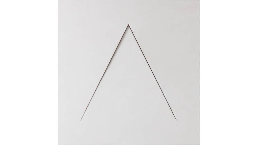 A, "Abecedario", 2021. Lámina de contrachapado de madera cortada a láser, tensada y pintada al óleo. 39,3 x 39,3 cm