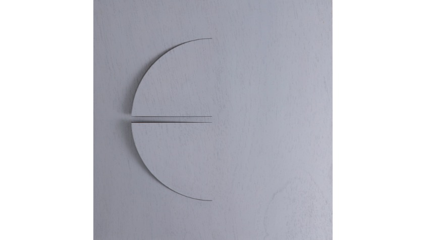 E, "Abecedario", 2021. Lámina de contrachapado de madera cortada a láser, tensada y pintada al óleo. 39,3 x 39,3 cm