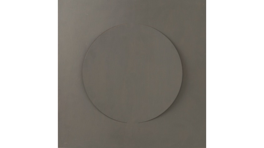 O, "Abecedario", 2021. Lámina de contrachapado de madera cortada a láser, tensada y pintada al óleo. 39,3 x 39,3 cm