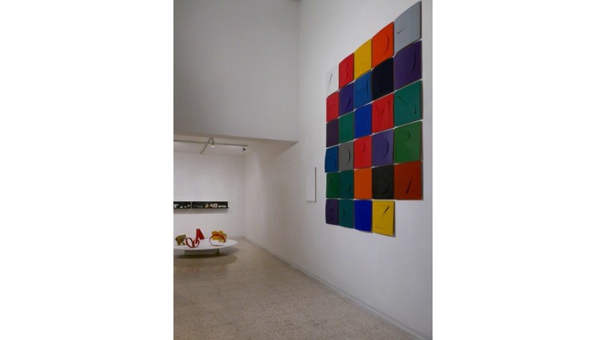Vista de la exposición  "Juan Cuenca, una historia de muchas dimensiones" en Galeria Freijo, 2022.