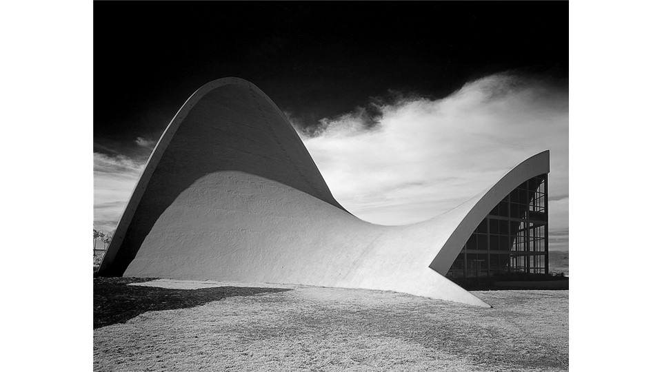 Salas Portugal. Arquitecto Félix Candela, Capilla de Palmira, Cuernavaca, 1960. 51 x 65 cm .