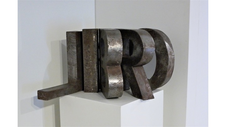 Libro, 1990. Welded iron sculpture. 58 x 28 x 28 cm.